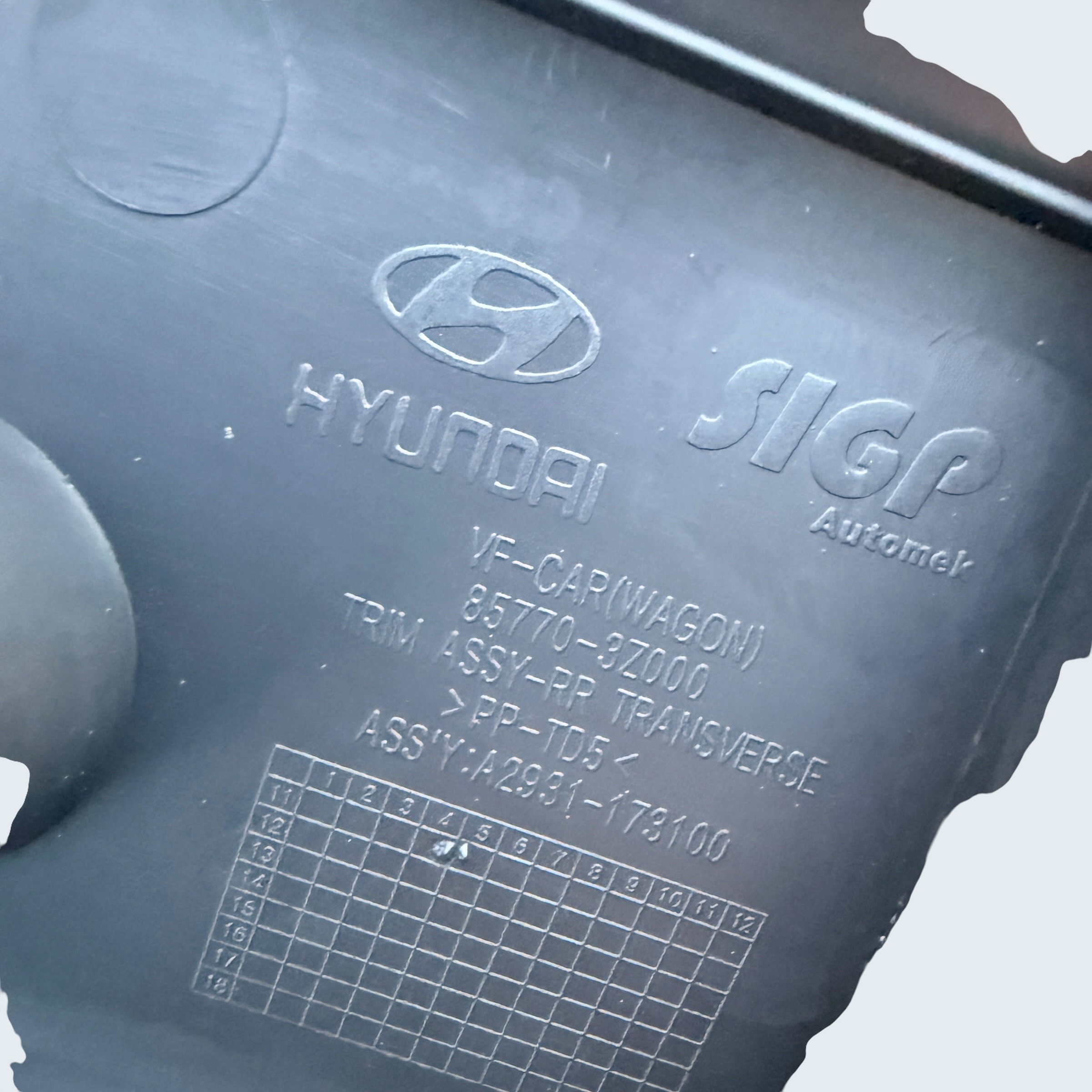 Osłona pasa tylnego plastik bagażnika 85770-3Z000 Hyundai i40 SW - obrazek 5