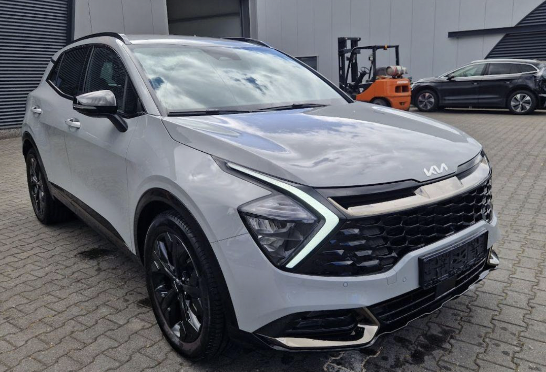 Kia Sportage 2024r / 9400km / 1.6 118kw / HYBRYDA / AUTOMAT - obrazek 4