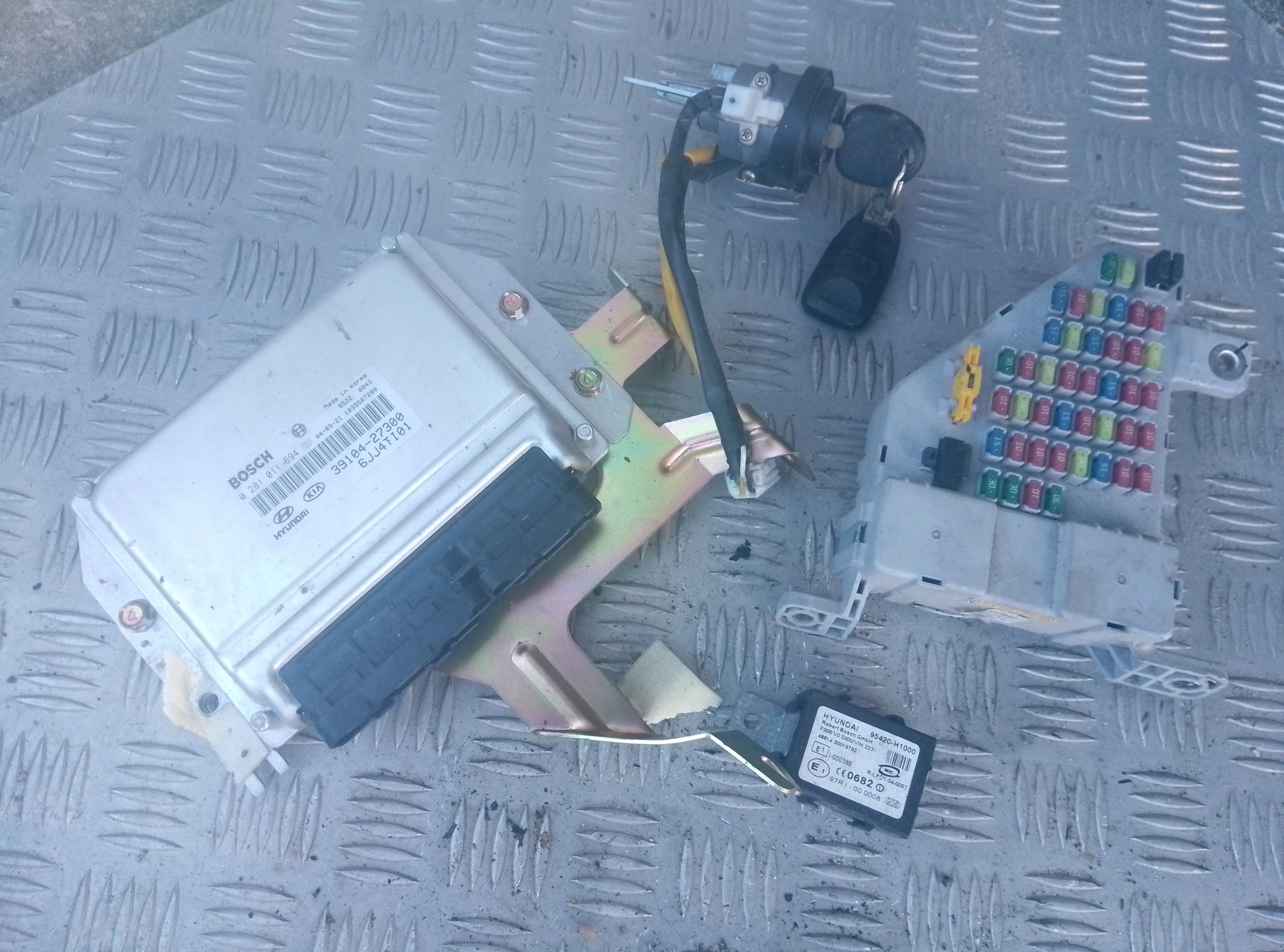 ZESTAW STARTOWY KOMPUTER ECU HYUNDAI TUCSON 2.0 CRDI 0281011694 39104-27300 - obrazek 6