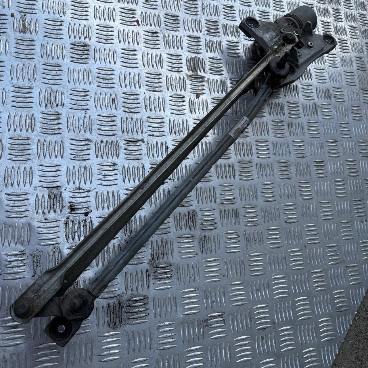 Mechanizm i silniczek wycieraczek szyby przedniej / czołowej Volvo C30 2009