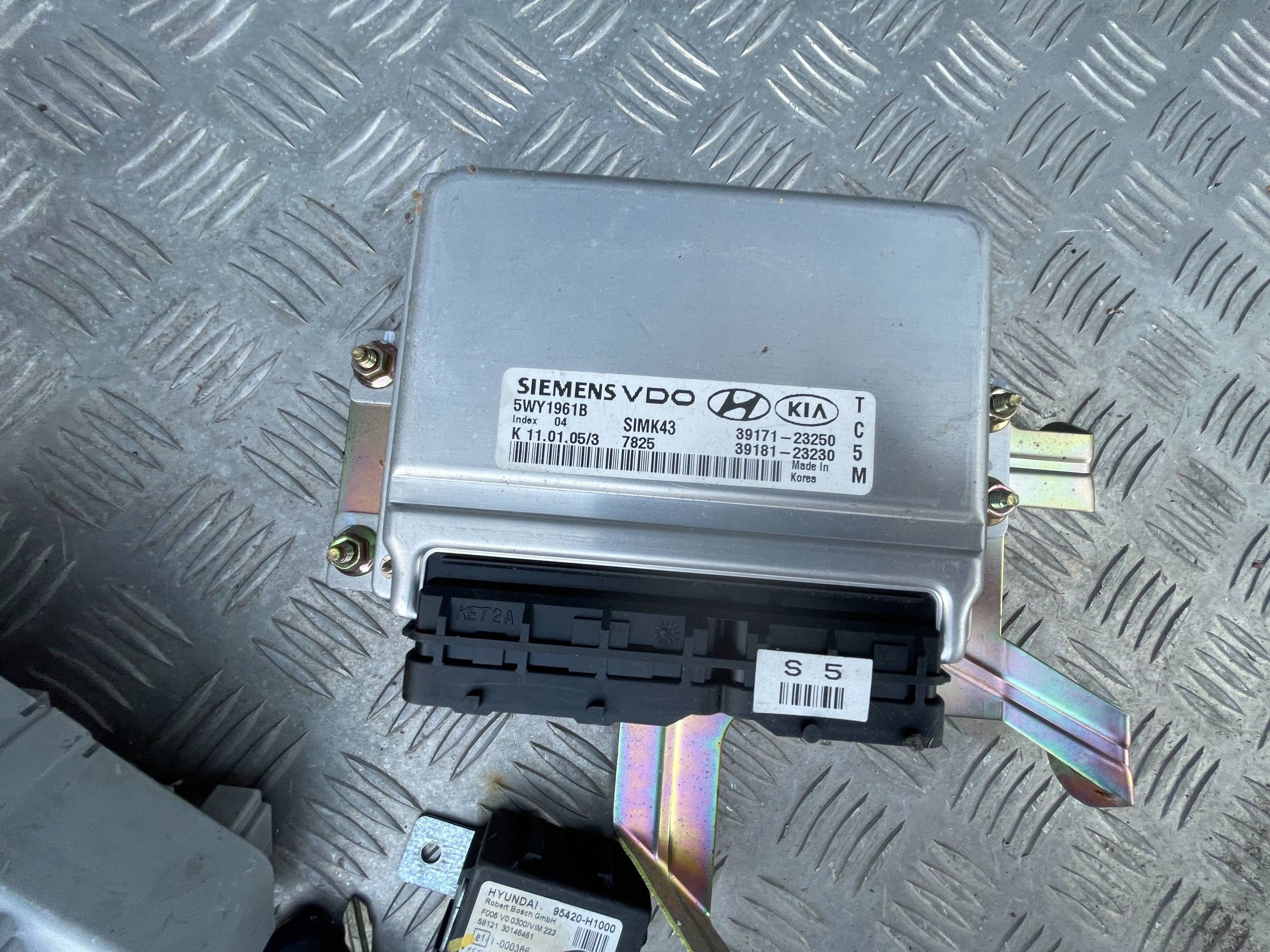Hyundai Tucson JM 2009 Sterownik / Moduł ECU zestaw startowy 3917123250 - obrazek 5