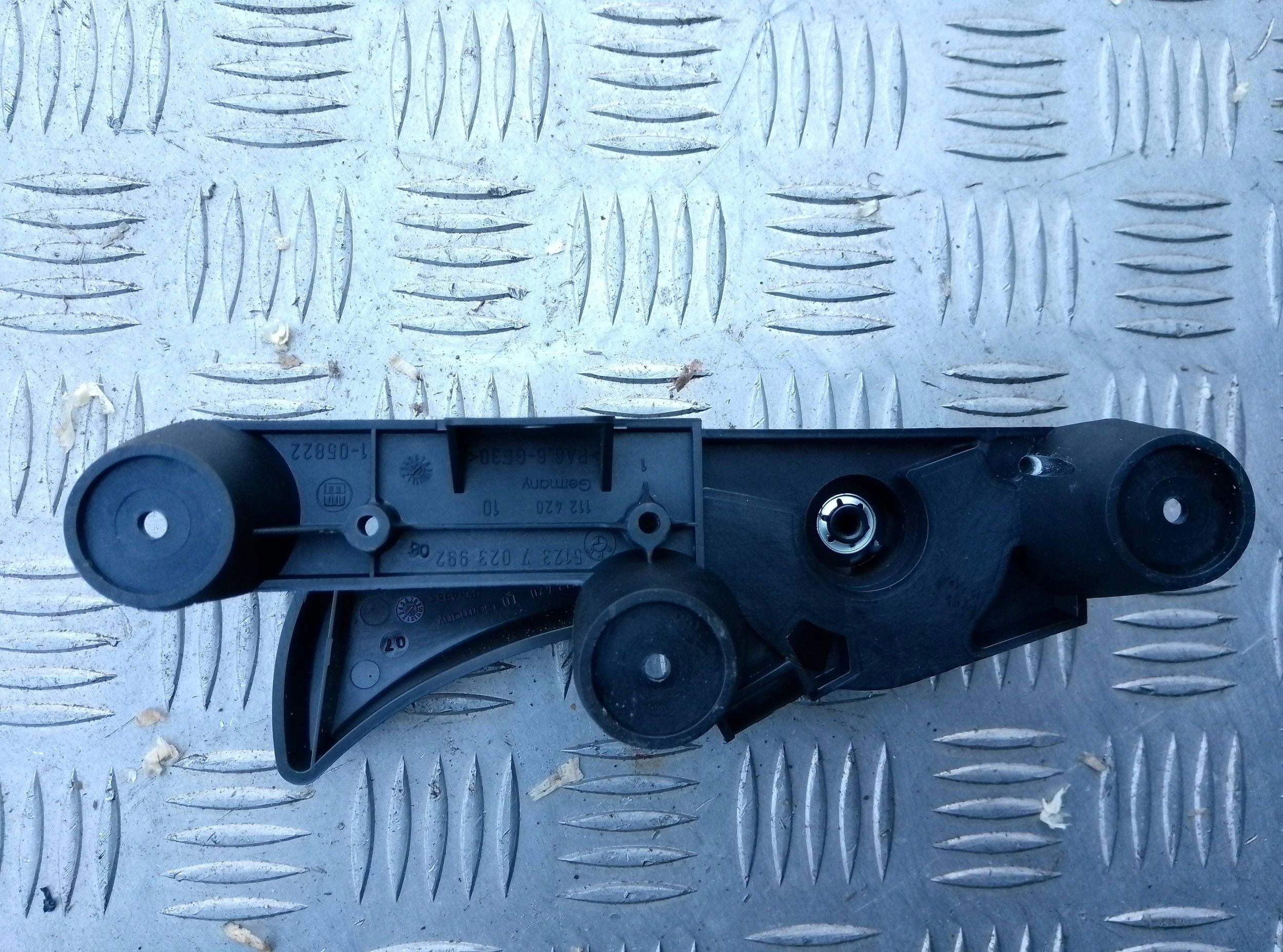 BMW 7 E65 E66 2002 Rączka mechanizm otwierania maski 7023992 - obrazek 4