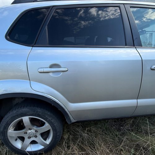 DRZWI PRAWY TYŁ TYLNE PRAWE HYUNDAI TUCSON 2004-10r bez listew poszerzeń YK