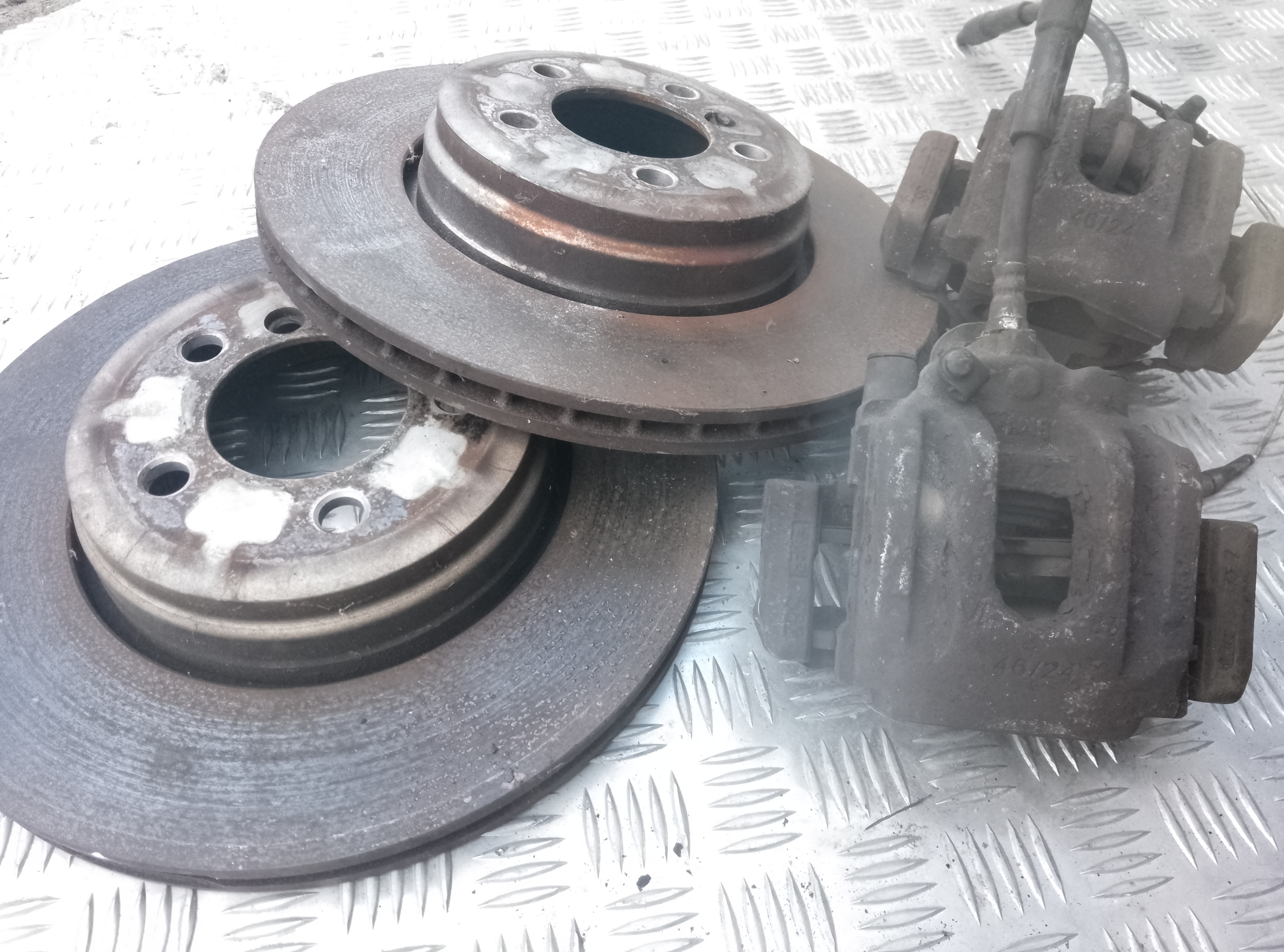 BMW 7 E65 E66 4.4I TARCZE KLOCKI ZACISKI TYŁ KOMPLET