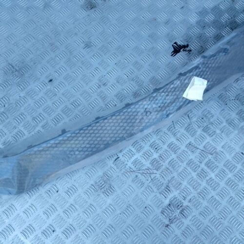 Przedni Grill Dolny Kratka w Zderzak PDC Mercedes Benz W176 A1768807400