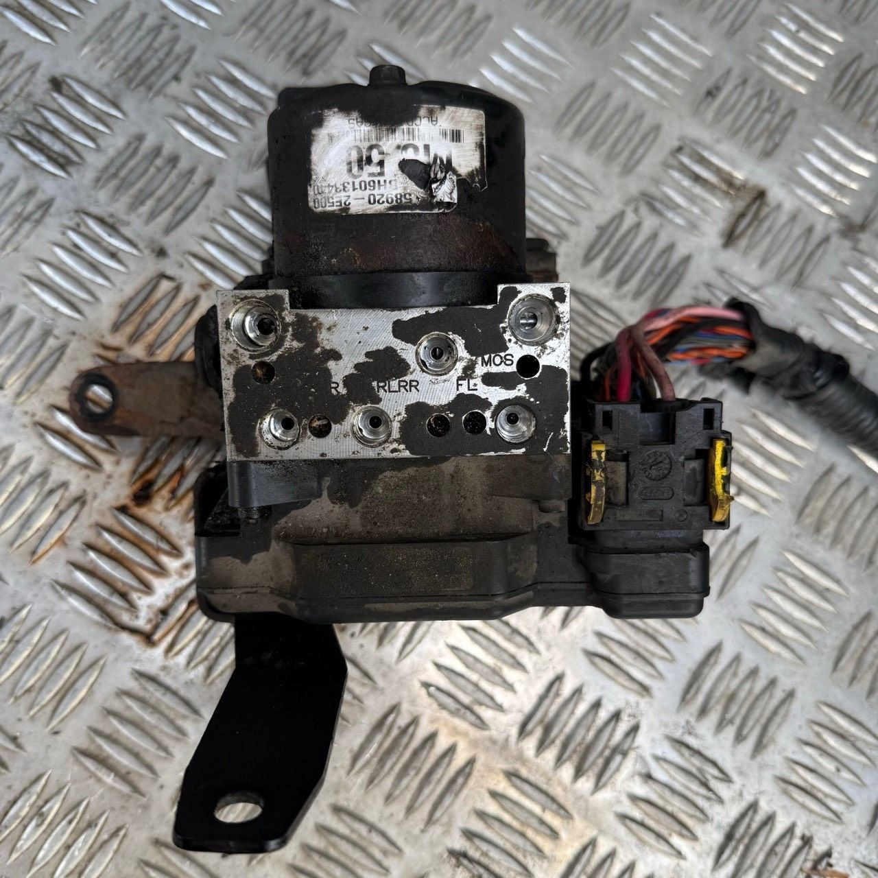 Pompa ABS Hyundai Tucson JM 2007r 2.0 16V 589202E500