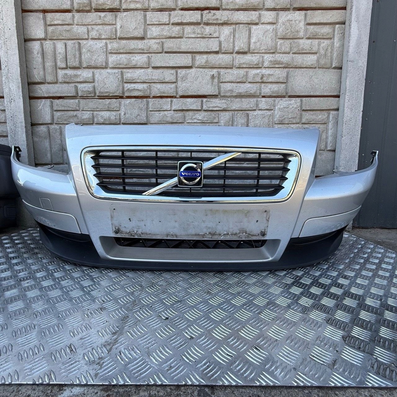 Zderzak przedni kompletny Volvo C30 2009r Kolor 426-26